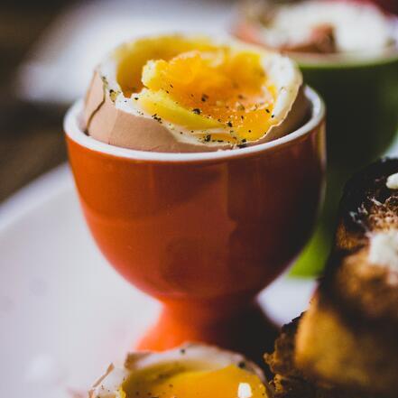 Egg topper